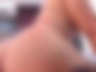 Live cam show with OLIVIA CARTER - Gamer Mature on SxyPornLive