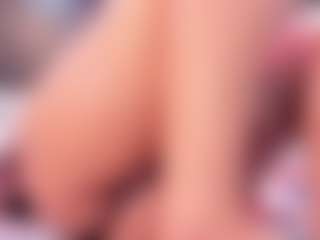 Live-Cam-Show mit OLIVIA CARTER - Striptease MILF auf Camsoda