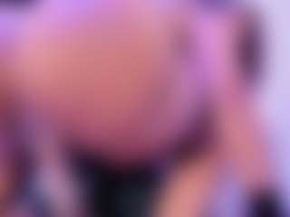 Live cam show with OLIVIA CARTER - Petite MILF on CamClone