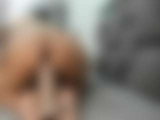 Live cam show with Aliicee-Green - Middle Aged on Uber Horny