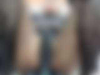 Live cam show with Aliicee-Green - Middle Aged on Chatstar