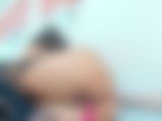 Live cam show with Aliicee-Green - Shaved Pussy Mature on Fling VIP Chat