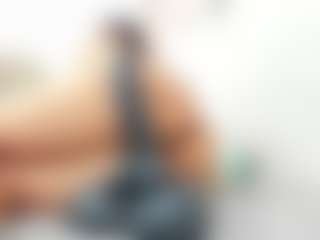 Live cam show with Aliicee-Green - Middle Aged on liverealitysex.com
