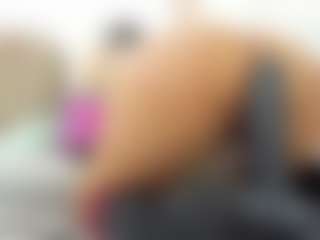 Live cam show with Aliicee-Green - Middle Aged on Camsoda