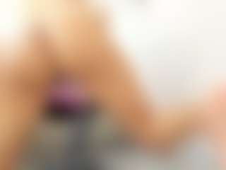 Live cam show with Aliicee-Green - Fingering on madthumbs