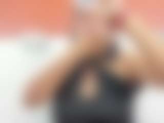 Live cam show with Aliicee-Green - Hairy Pussy on Big Tits