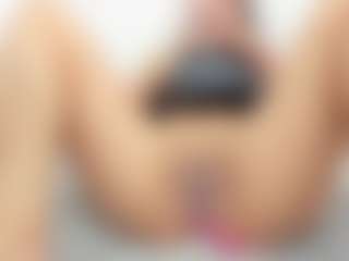 Live cam show with Aliicee-Green - Blonde Hair on boobsie.com