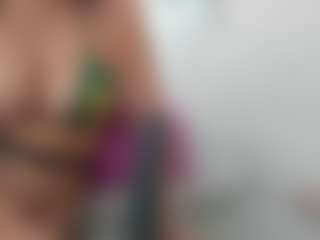 Live cam show with Aliicee-Green - Mature on Camsoda