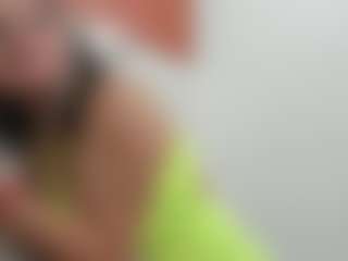 Live cam show with Aliicee-Green - Middle Aged on Camsoda