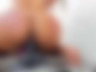 Live cam show with Aliicee-Green - Hairy Pussy on Camsoda