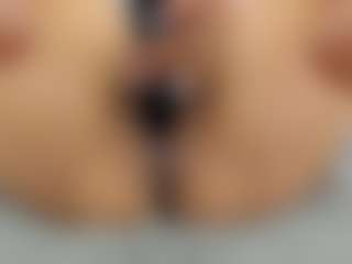 Live cam show with Aliicee-Green - Middle Aged on Camsoda