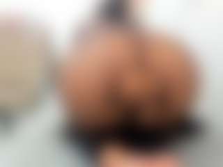 Live cam show with Aliicee-Green - Blonde Hair MILF on LiveSexCams6