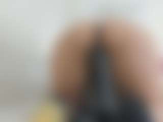Aliicee-Green MILF webcam performer live streaming