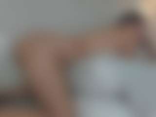Live cam show with Aliicee-Green - Middle Aged on CamSodaAdn