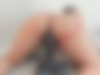 Live cam show with Aliicee-Green - Hairy Pussy MILF on 1on1-livenow