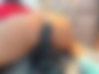 Aliicee-Green MILF webcam performer live streaming