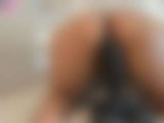 Live cam show with Aliicee-Green - Hairy Pussy MILF on StripNow