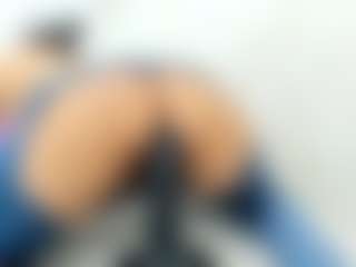 Live cam show with Aliicee-Green - Middle Aged on Camsoda