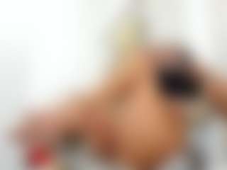 Aliicee-Green MILF webcam performer live streaming