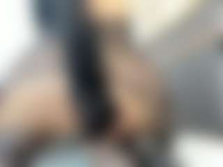 Live cam show with Aliicee-Green - Blonde Hair Middle Aged on Camsoda