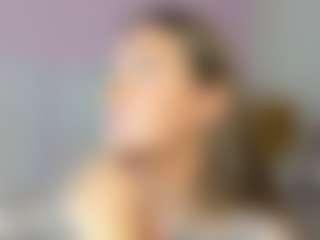 Evalanis MILF webcam performer live streaming
