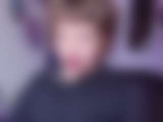 Live cam show with KENZIESHARIK - Granny on CamwithHer