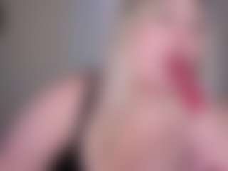 Live cam show with Piggy Rose - Blonde Hair Teen (18+) on Fling VIP Chat