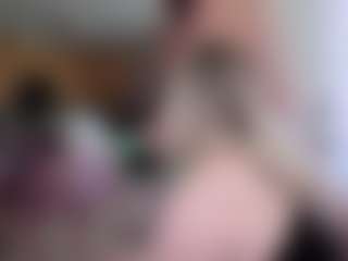 Live cam show with Piggy Rose - MILF on StripNow