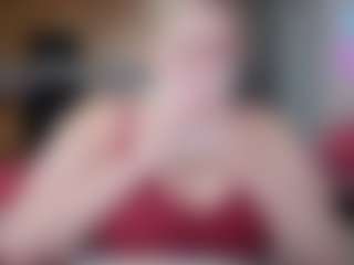 Piggy Rose MILF webcam performer live streaming