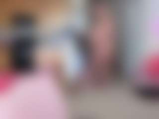 Piggy Rose MILF webcam performer live streaming