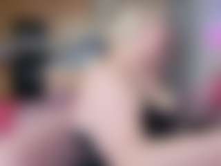 Live cam show with Piggy Rose - Flashing on Big Tits