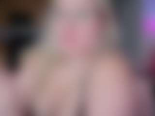 Live cam show with Piggy Rose - Squirt on Soda Cam