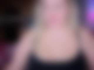 Piggy Rose MILF webcam performer live streaming