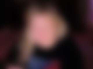 Live cam show with Piggy Rose - Blonde Hair Curvy on Camming Site