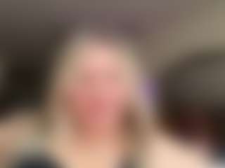 Piggy Rose 🐷🌹's Live Sex Cam Show