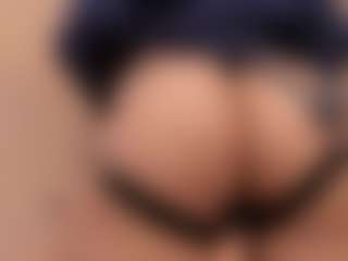 Live cam show with Aily Yozuko - Striptease on CamClone