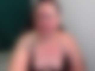Live cam show with ScarlettDuboiss - Granny MILF on 1on1-livenow