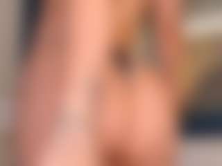 Live cam show with Nina - Bedroom Big Tits on Hubzter Live