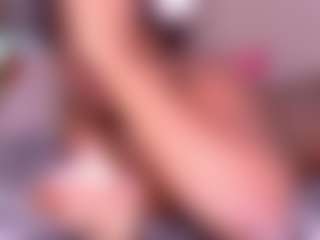 Live cam show with choco-dessert - Ebony on SmokeAndPoke | colombia