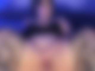 Live cam show with Emma - Latina MILF on CamwithHer | colombia