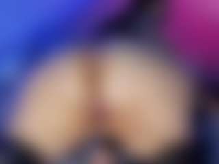 Live cam show with Emma - Big Tits MILF on Camsoda Late Night