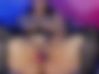 Live cam show with Emma - Young Adult on livesuperchat.net