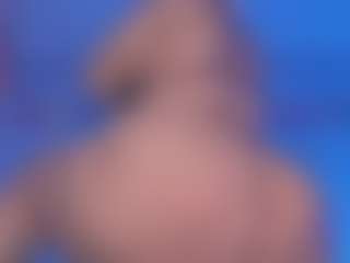 Emma MILF webcam performer live streaming
