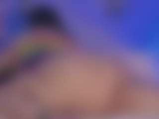 Live cam show with Emma - Dildo Or Vibrator MILF on Livezox