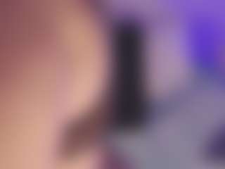 Emma MILF webcam performer live streaming