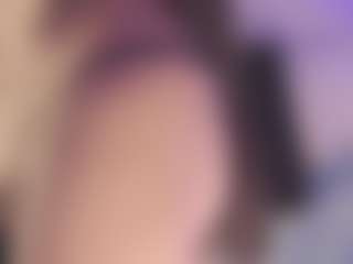 Emma MILF webcam performer live streaming