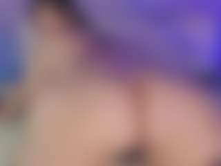 Live cam show with Emma - Ass Bouncing on crypto-cams