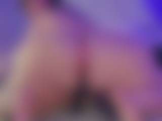 Live cam show with Emma - Brown Eyes MILF on Camsoda