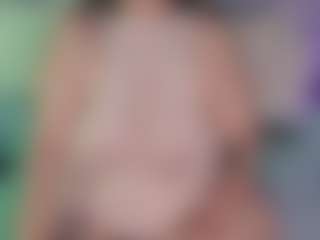 Live cam show with Emma - Amateur MILF on Camsoda