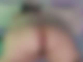 Emma MILF webcam performer live streaming